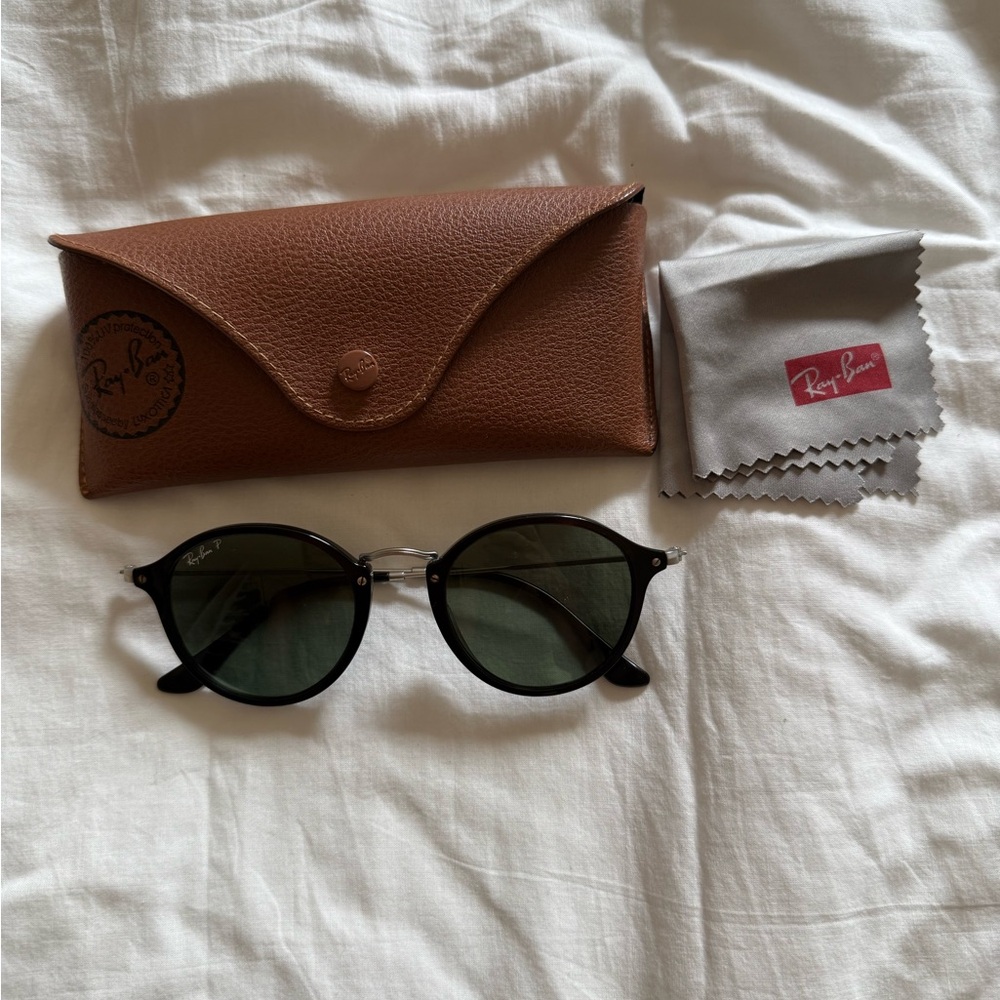 Ray-Ban Black POLARIZED Sunglasses with Brown Case